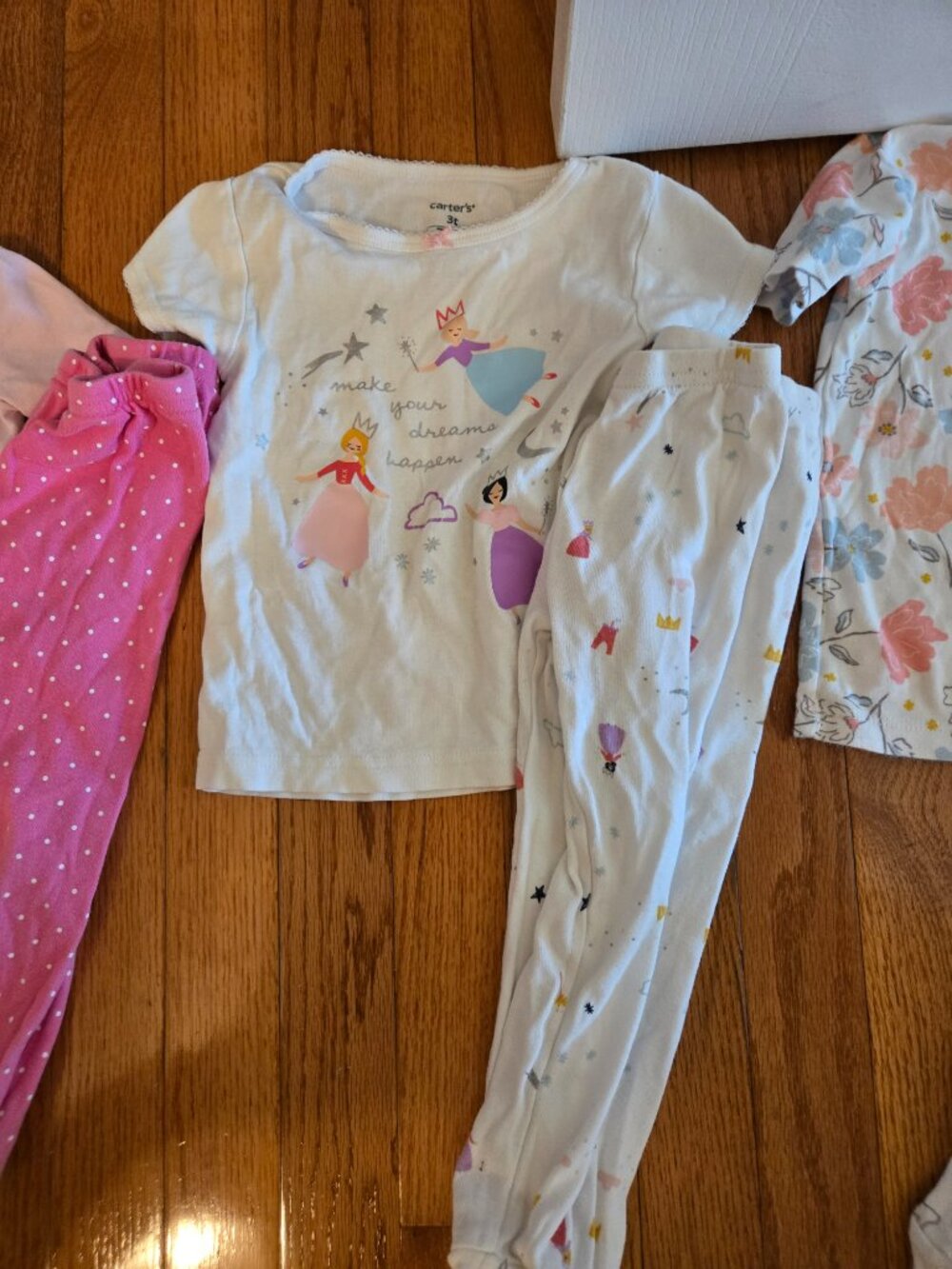 Girls size 3T four sets of pajamas - Picture 5 of 10